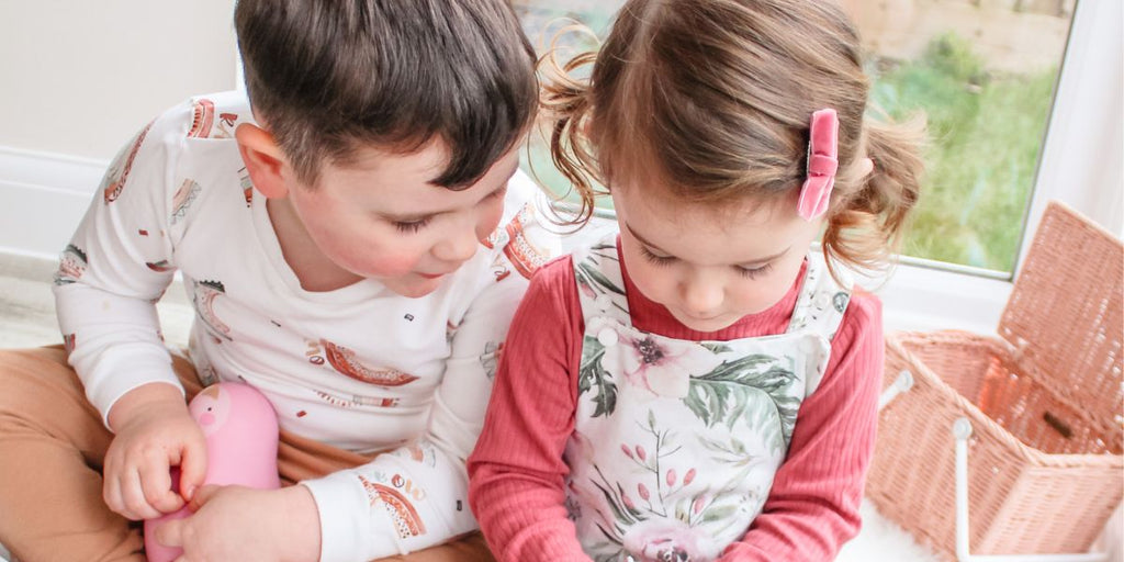 How you can encourage siblings to play together